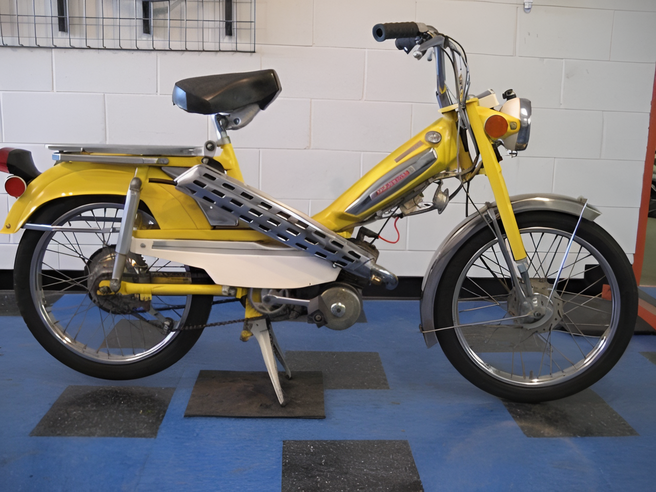 Axe roue arrière SELECTION CGN MOTORISE pour Mobylette Peugeot 50 103 SPX Neuf - Auto